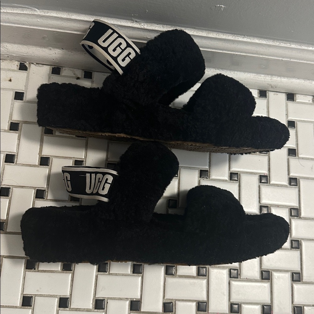 UGG Kids Black Fluffy Slippers - Picture 6 of 7